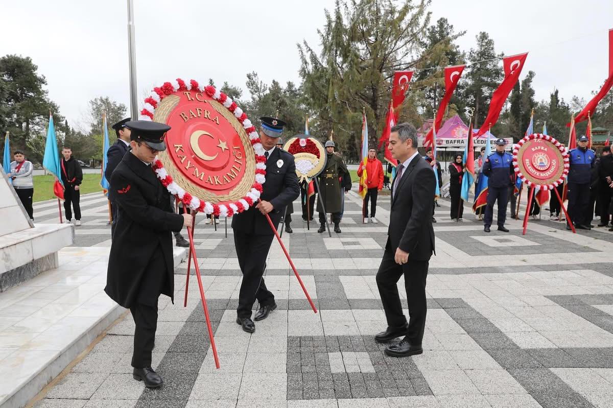 18 Mart Şehitleri Anma Günü ve Çanakkale Zaferi’nin 110’uncu Yıl Dönümü kapsamında, İlçe Şehitliğinde Çelenk Sunma Töreni düzenlendi.